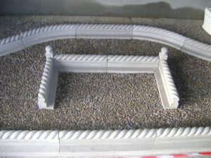 Roped kerb with corner pieces